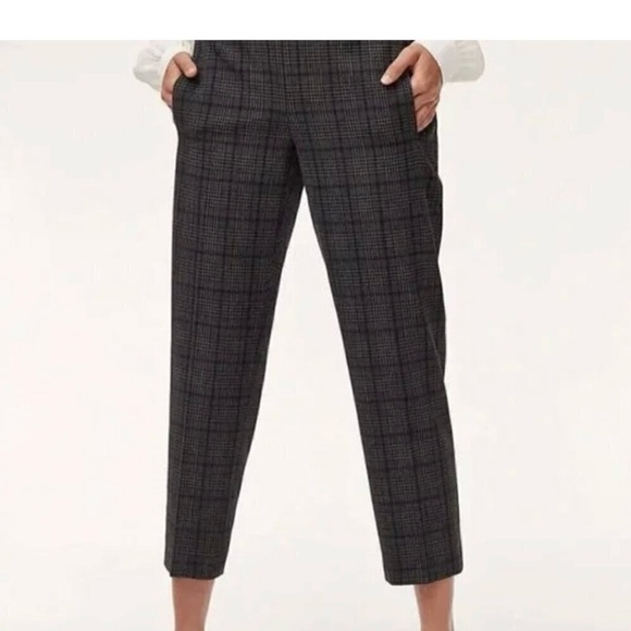 Pants - Aritzia Wilfred Women’s Cropped Pants Size 6 Checkered Navy and Gray